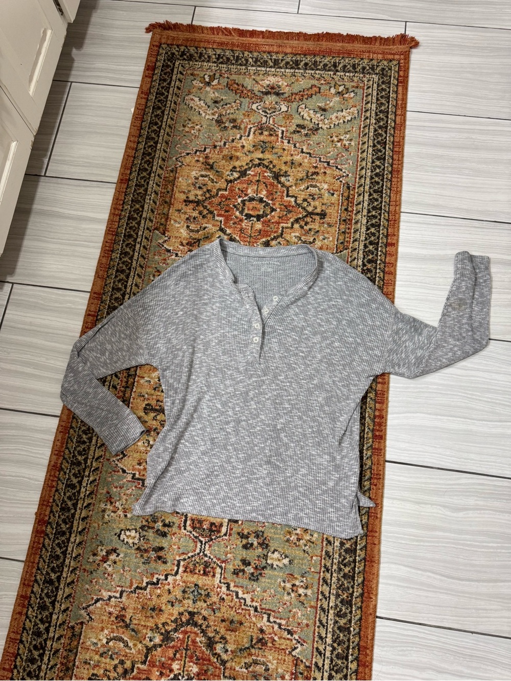 American Eagle Outfitters Light Gray Long Sleeve Henley